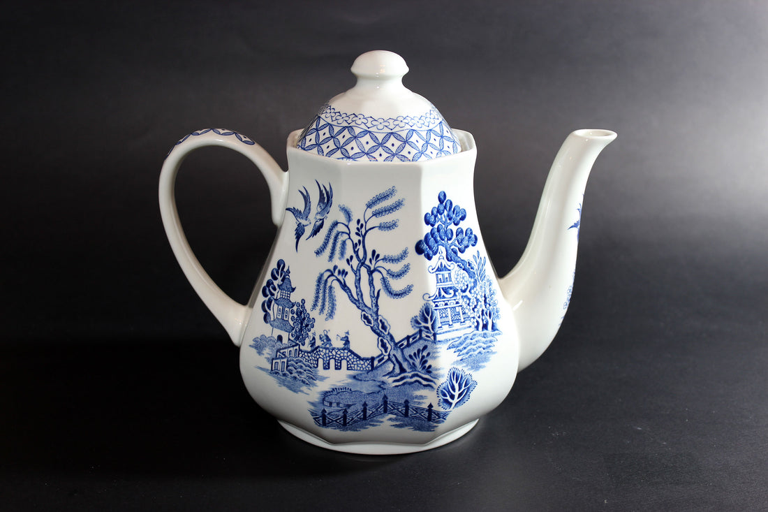 Meakin Blue Willow Teapot, Staffordshire